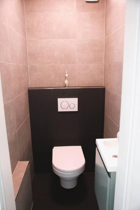 Charming Modern 2 Bedroom Apartment Alzingen Εξωτερικό φωτογραφία